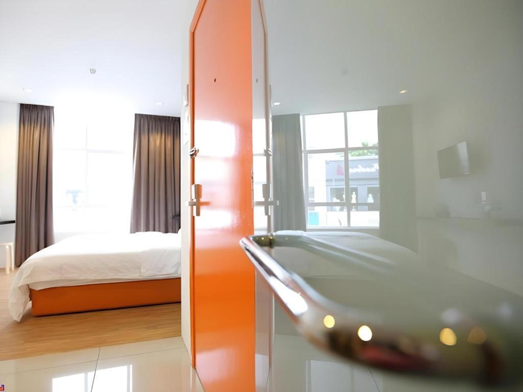 1 Hotel Taman Connaught Kuala Lumpur Exterior foto
